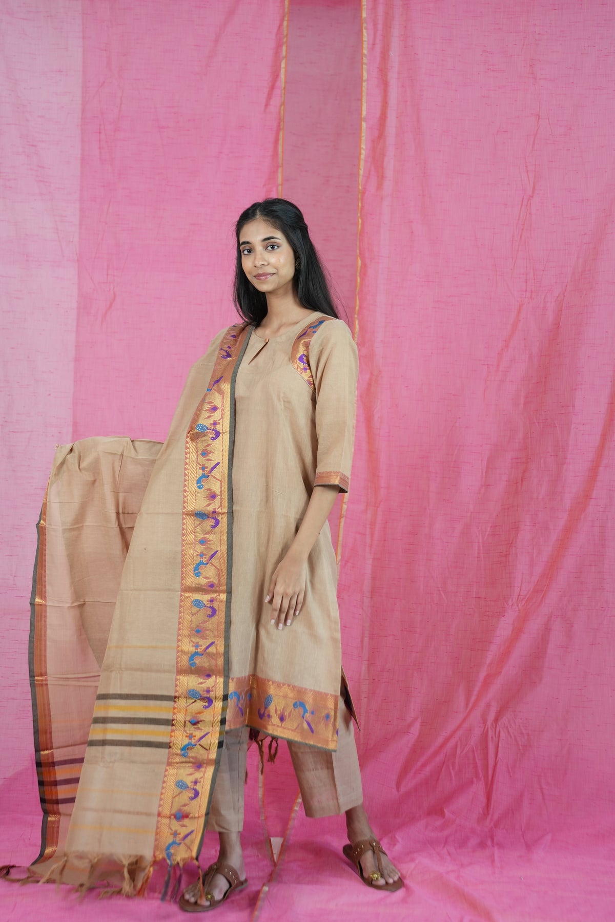Dyuti Suit Set
