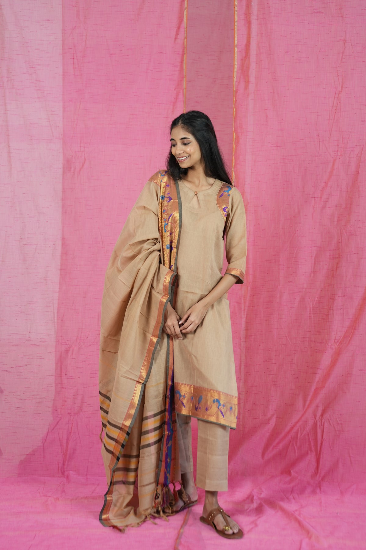 Dyuti Suit Set