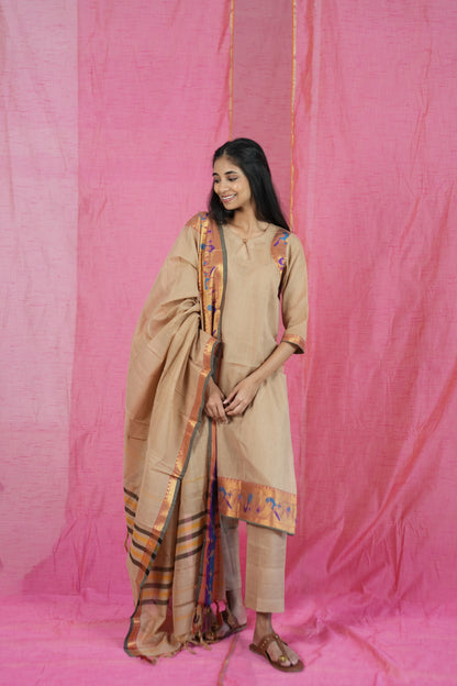 Dyuti Suit Set